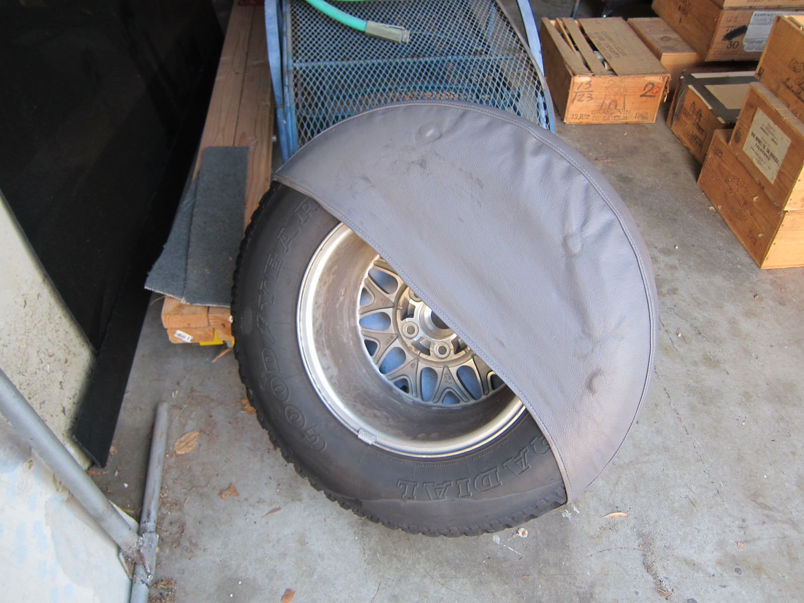 Goodyear Wrangler Radial P225/75R15 as new Jeep ZJ alloy wheel and